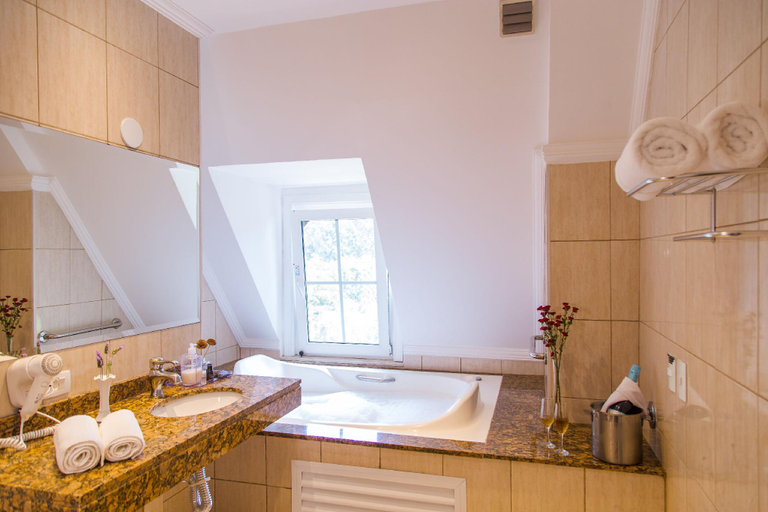 Bathroom 5, Pousada Grandchamp - Campos do Jordao, Campo Limpo Paulista