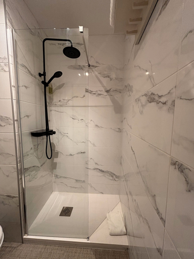 Bathroom 3, Au Cheval Blanc Hôtel et Restaurant, Haut-Rhin