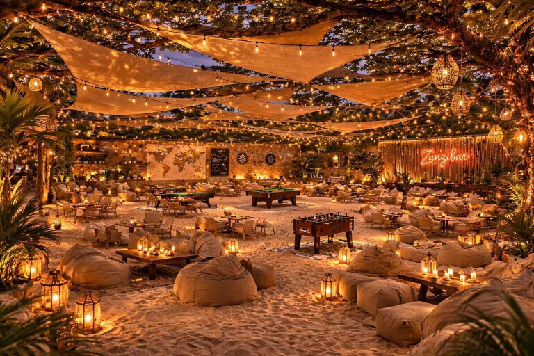 Outdoor dining, White House social club, Kusini