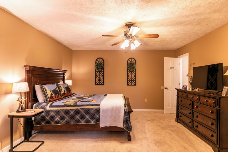 Interior 2, Heavens Hideaway, Wilkes