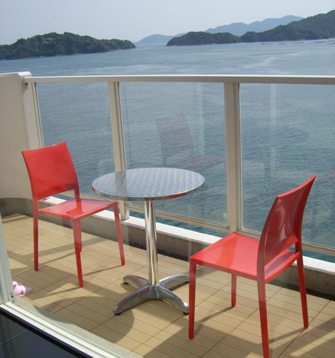 Others 5, hotelmare, Kure