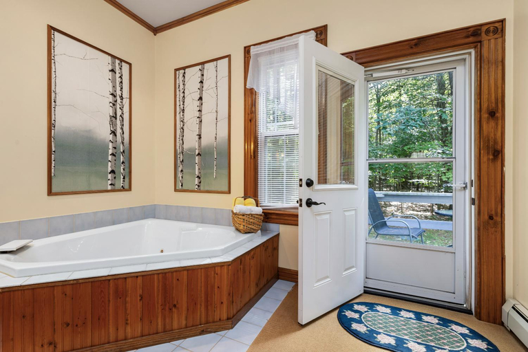Bathroom 3, Rockwell Falls Inn and Wine Bar, Warren