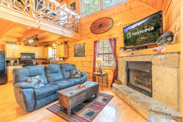 Others 3, Moonshine Ridge Cabin with Hot Tub and Fire Pit, Sevier
