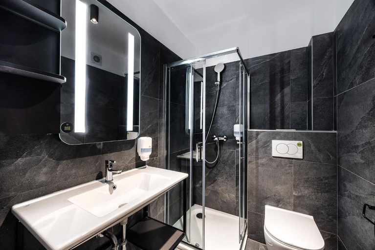 Bathroom 4, B&B HOTEL Maribor Orel , Maribor