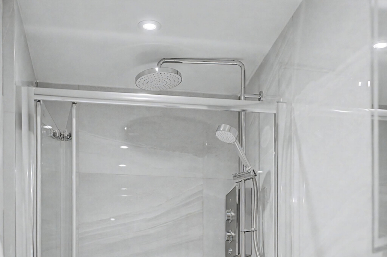 Bathroom 4, Guestready - Duke Street, Sefton