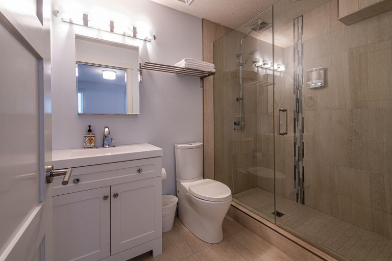 Bathroom 2, Private Hot Tub - 2 BR - Mountain View, Division No. 15
