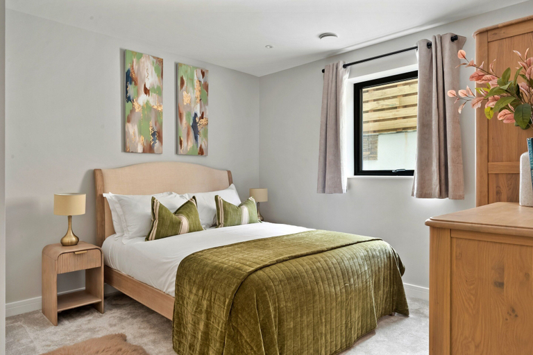 Room 5, Stunning Bude Retreat With Hot Tub, Cornwall
