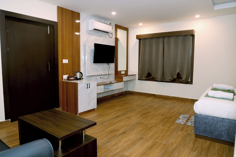 Room 5, Grand Meridian Hotel & Restaurant, Murshidabad
