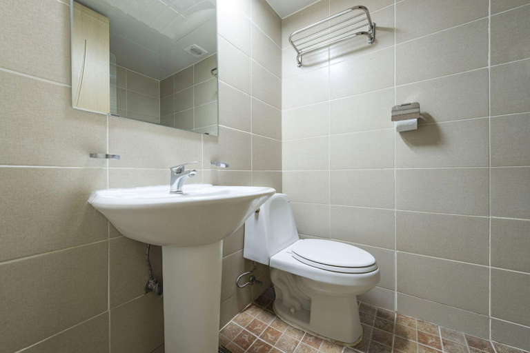Bathroom 5, Ocean To You Resort Sokcho Seorak Beach Hotel And, Goseong