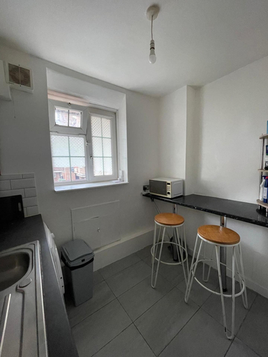 Private kitchen 2, Apartment Sleeps 8 With Balcony, London