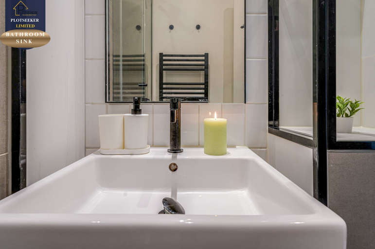Room 2, Central Wembley 2BR Modern Clean Connected, London