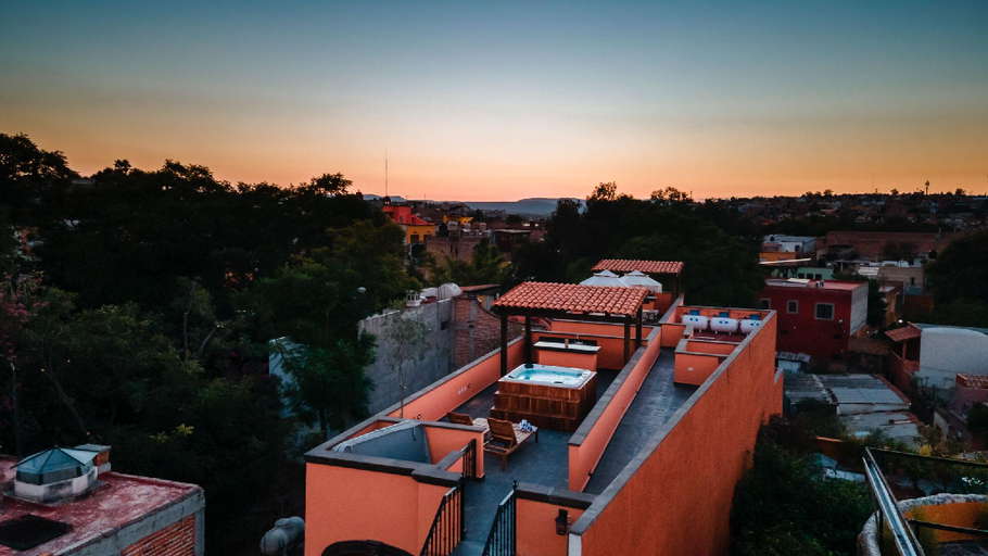 Others 5, Luxury Apartments with Rooftop & Jacuzzi, Allende