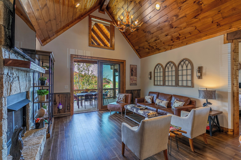Interior 3, Cabearnet at Eagles Nest, Avery