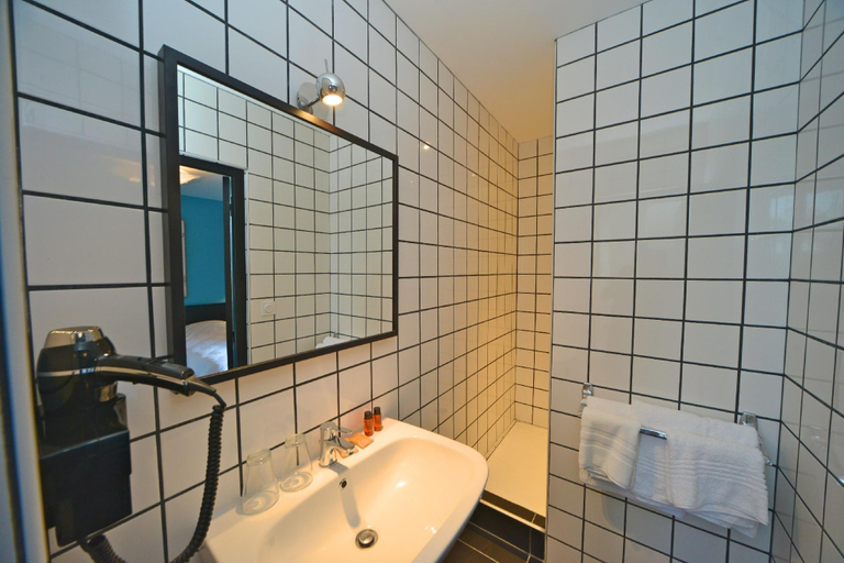 Bathroom 4, Logis Hotel la Mire, Cher