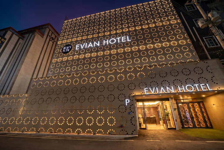 Exterior view, Gyeongsan Evian Hotel, Dong