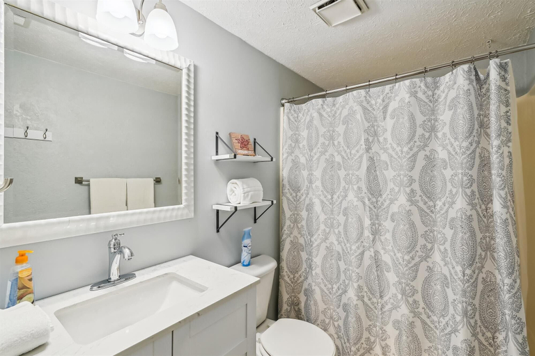 Bathroom 3, 5708 Sunset Ave, Bay