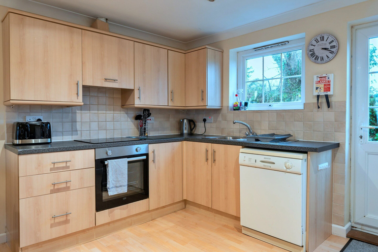 Private kitchen 4, Spacious Holiday Home in Newquay, Cornwall