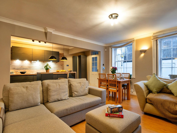 Living room 5, Elegant Apartment in Regency Cheltenham, Gloucestershire