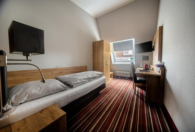 Bedroom 3, Hotel Suderelbe, Hamburg