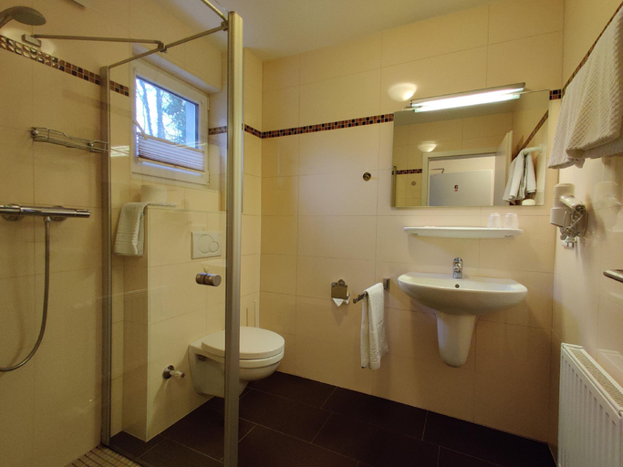 Bathroom 3, Hotel Xenia Flensburg, Flensburg