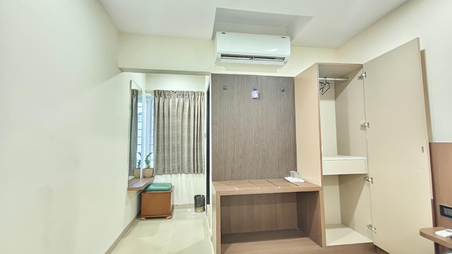 Bedroom 4, Hotel Chandras, Visakhapatnam