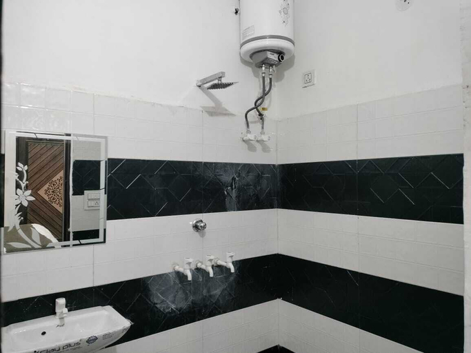 Bathroom, Hotel Easy Stay Near Shahdara, Delhi