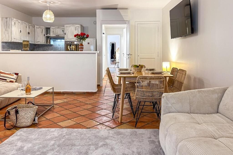 Others 5, Superbe appartement place des lices, Var