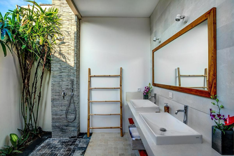 Bathroom 4, Echo Beach Villa & Apartment, Badung