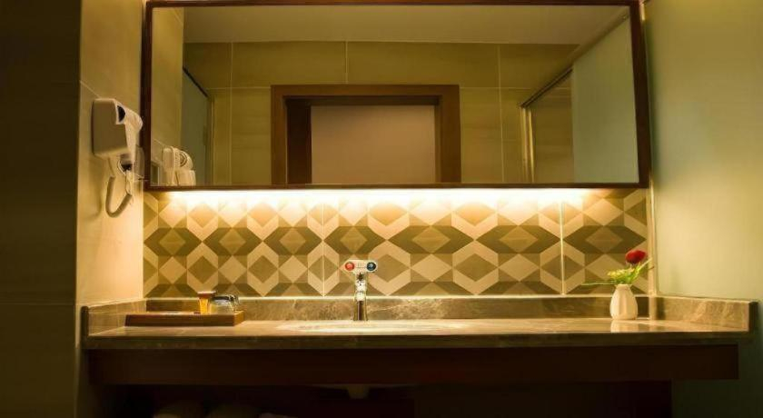 Bathroom 4, GreenTree Eastern Hotel Handan Daming Bus Station, Handan
