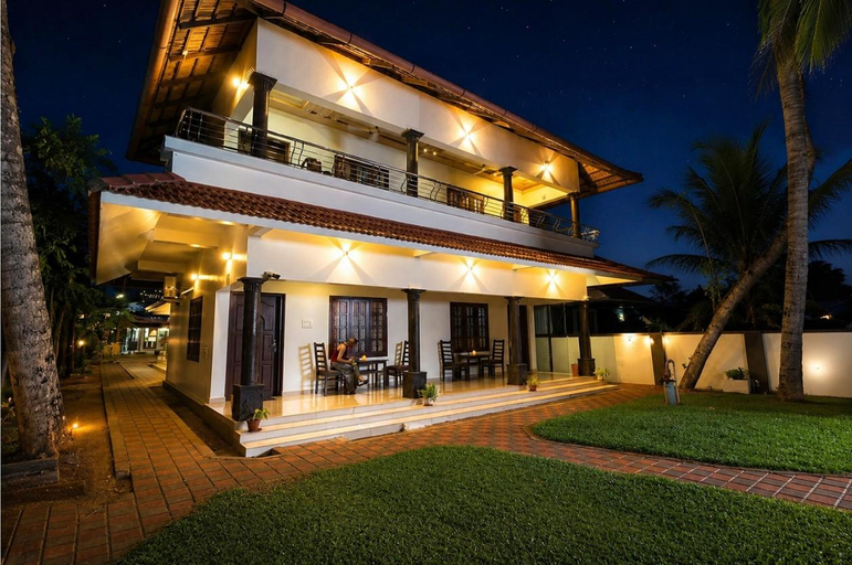 Exterior & Views