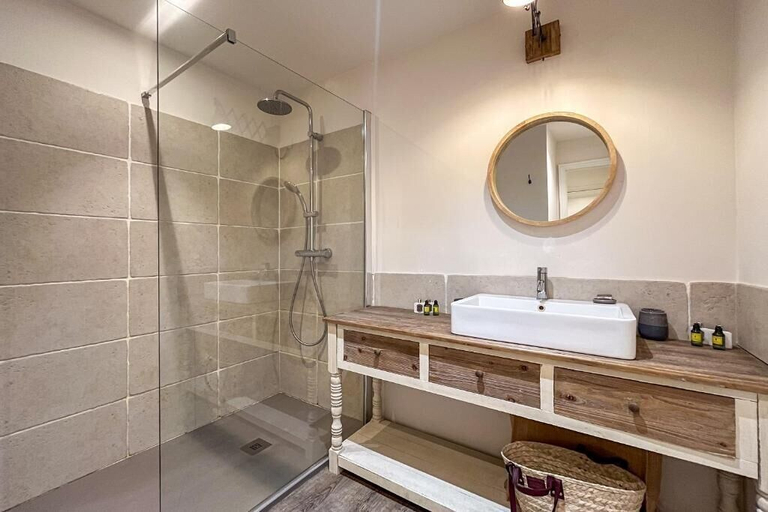 Bathroom, Superbe appartement place des lices, Var