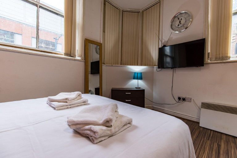 Bedroom 4, Lux Inn, Manchester