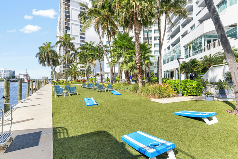 Property grounds 4, 1BR - Intracoastal Views- Steps to Beach, Broward