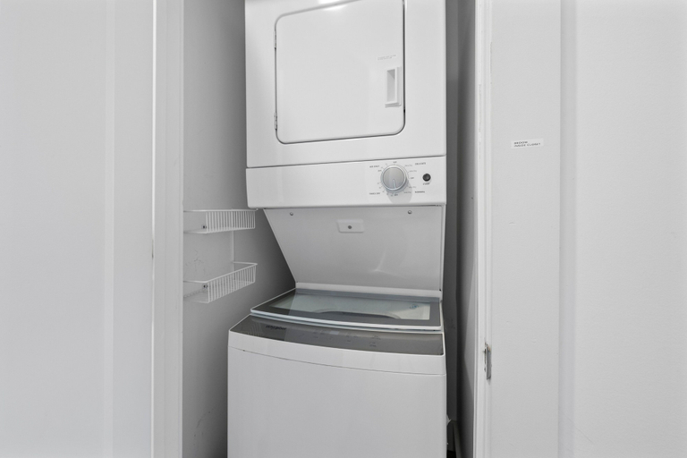 Laundry 4, Full Home Duplex, Includes Both Sides w/ Private Pool Steps From Beach, Baldwin