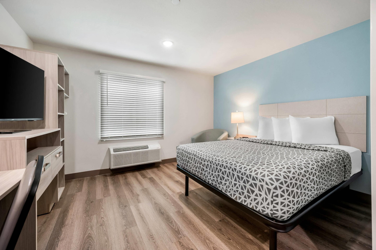 Room 4, Woodspring Suites Baton Rouge Airport, East Baton Rouge