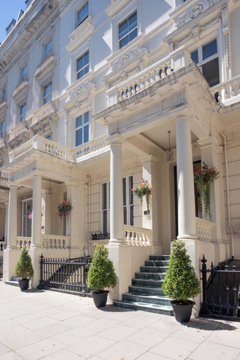 Exterior & Views, MSK Elite, London
