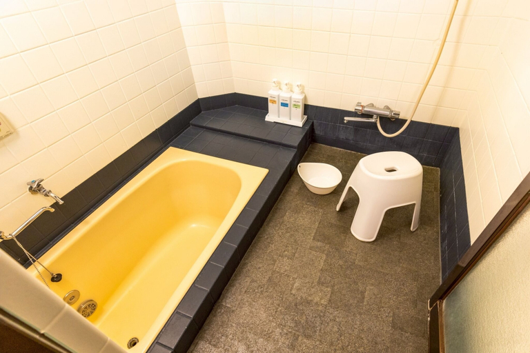 Bathroom 4, Azamian Atami, Atami