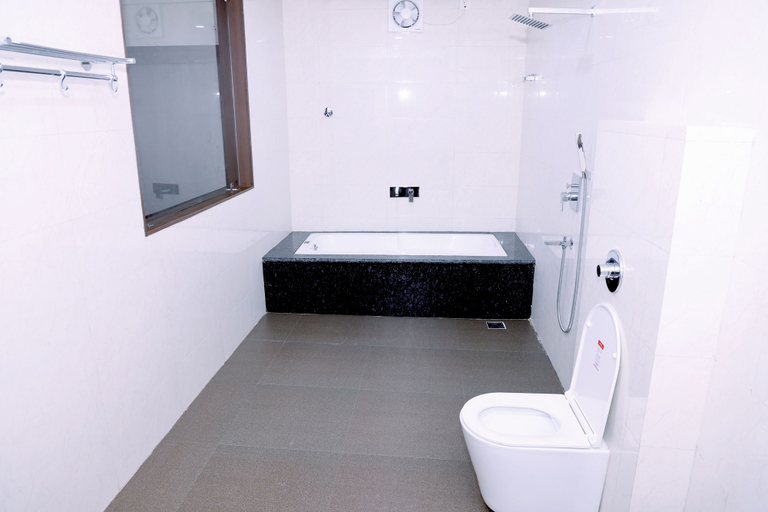 Bathroom 5, Grand Meridian Hotel & Restaurant, Murshidabad