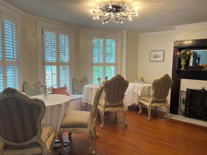 Dining, Ann Street Inn & Garden, Carteret