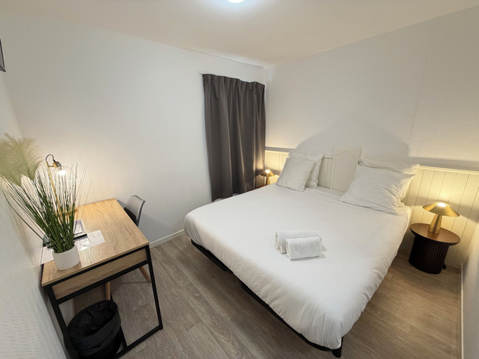 Bedroom 2, Parc Hotel, Yvelines