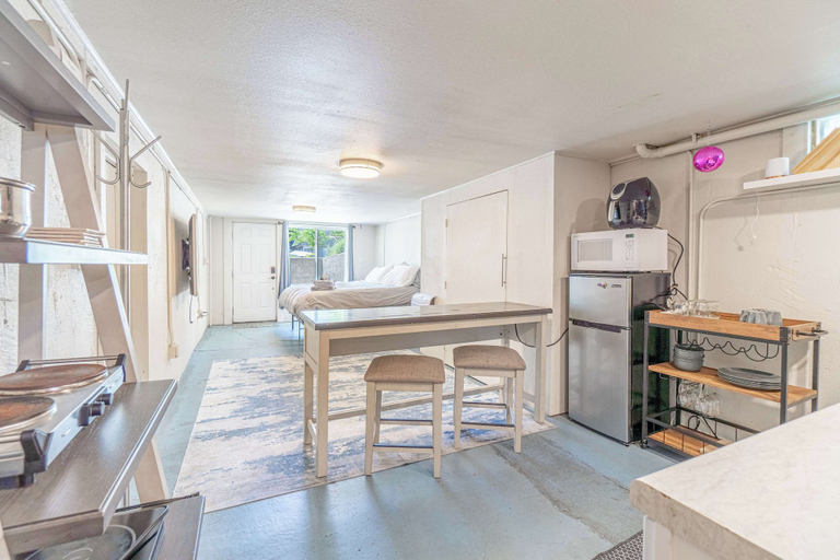 Room 3, Cozy Reno Studio Near Hot Spots, Washoe