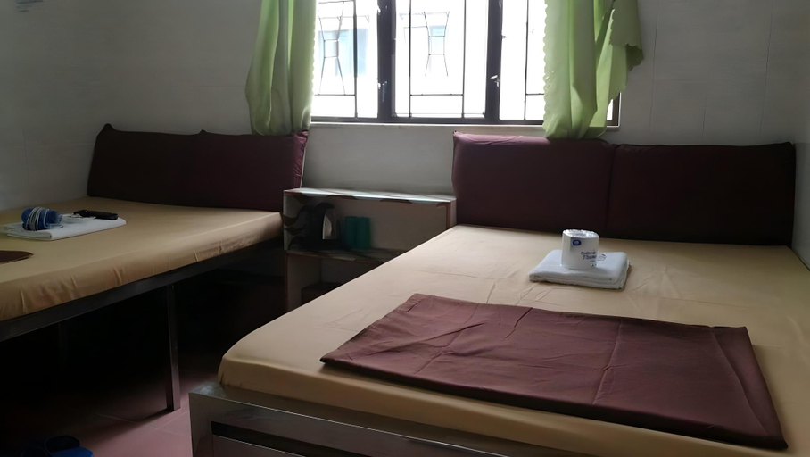 Bedroom 2, New Yan Yan Guest House reception 9th floor Flat E4 E6, Kowloon