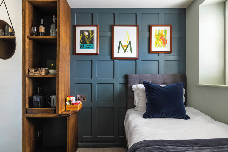 Bedroom 2, The Bell at Stow, Gloucestershire