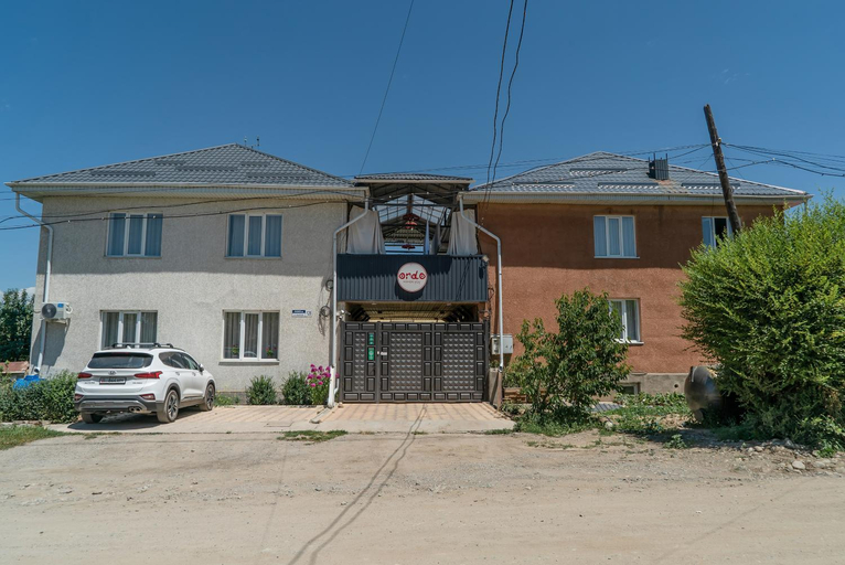 Exterior & Views