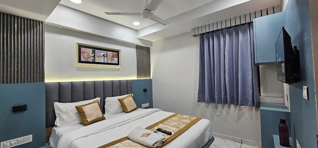 Room 2, Hotel Maan Palace, Ahmadabad