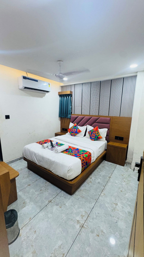 Room 2, Hotel sun town, Ahmadabad