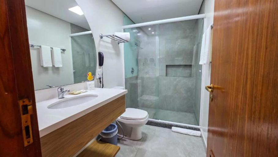 Bathroom 4, Blue Tree Towers Millenium Porto Alegre, Porto Alegre