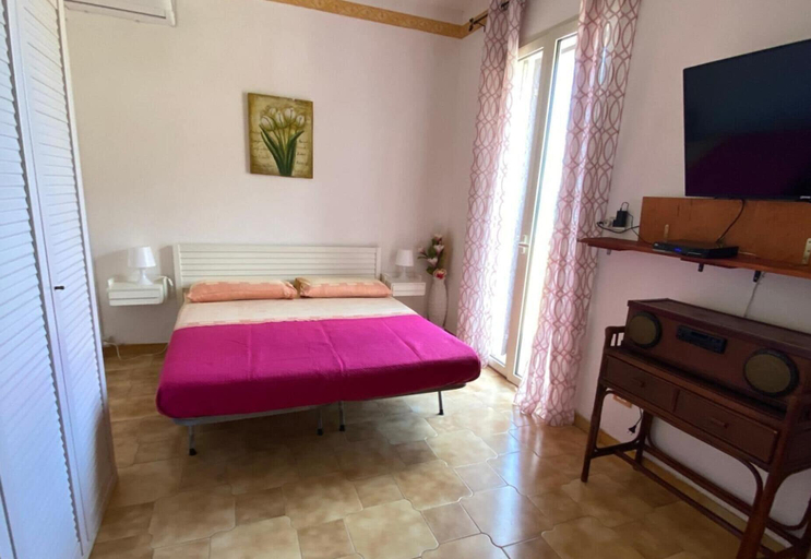 Room 2, Apartment Sleeps 3 - Private Garden - Pets Welcome, Agrigento