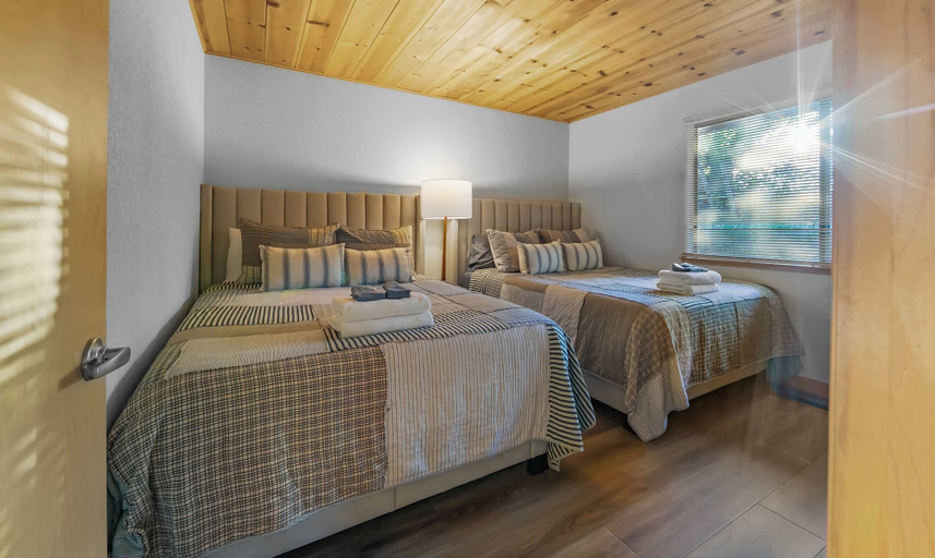 Room 5, Granite Heights - Pet Friendly Retreat, Douglas