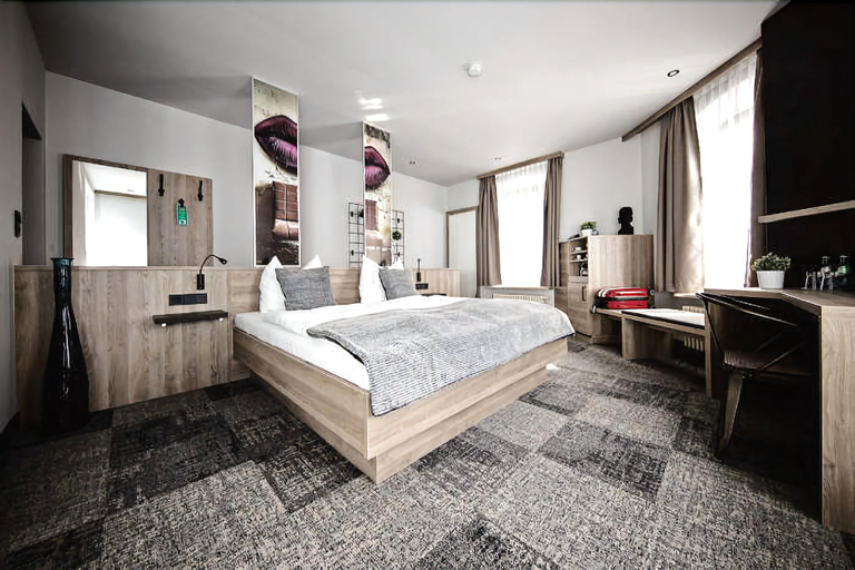 Bedroom 2, Alexxanders Hotel & Boardinghouse, Restaurant, Chemnitz